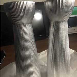 La Casa Bella Decor Accents in Metallic Silver. (2)